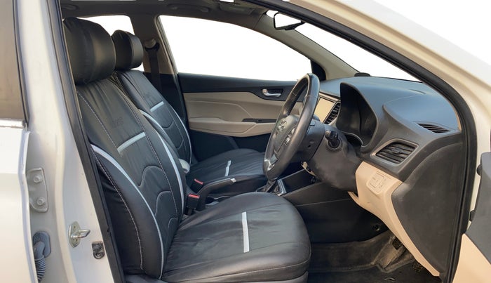 2018 Hyundai Verna 1.6 VTVT SX O, Petrol, Manual, 75,339 km, Right Side Front Door Cabin