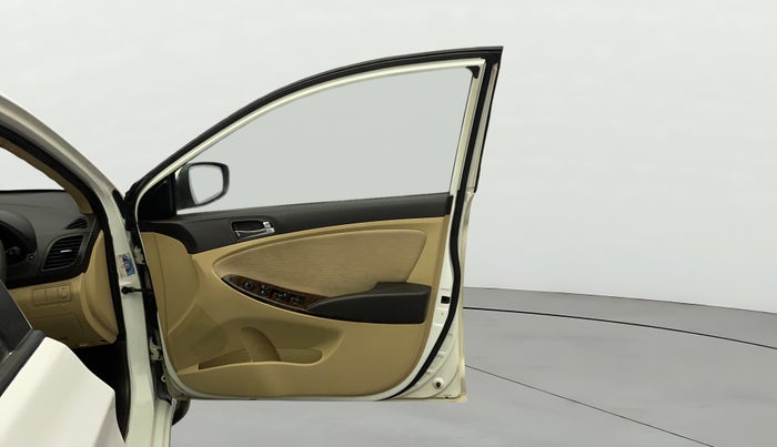 2013 Hyundai Verna FLUIDIC 1.6 VTVT EX, Petrol, Manual, 94,627 km, RHS Front Door