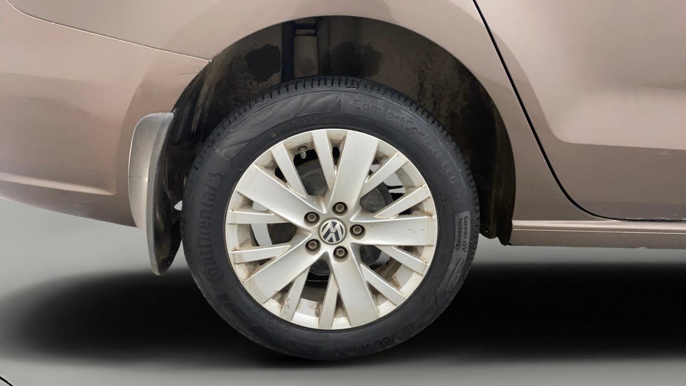 2015 Volkswagen Vento HIGHLINE 1.6 MPI, Petrol, Manual, 71,482 km, Right Rear Wheel