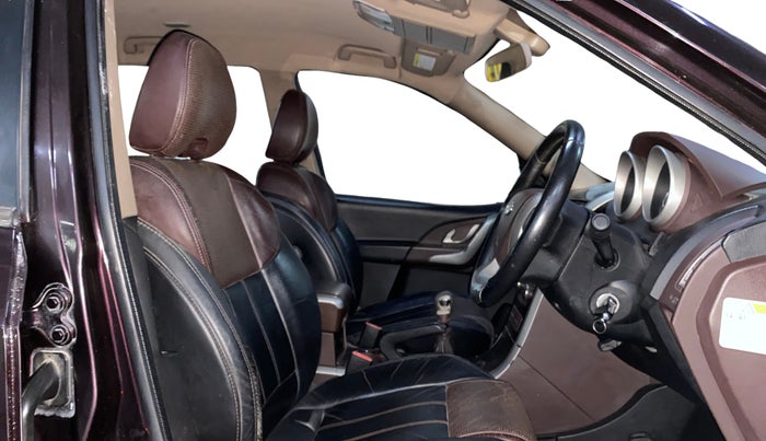 2013 Mahindra XUV500 W8, Diesel, Manual, 76,418 km, Right Side Front Door Cabin