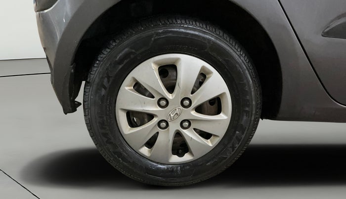 2012 Hyundai i10 MAGNA 1.2, Petrol, Manual, 1,00,643 km, Right Rear Wheel