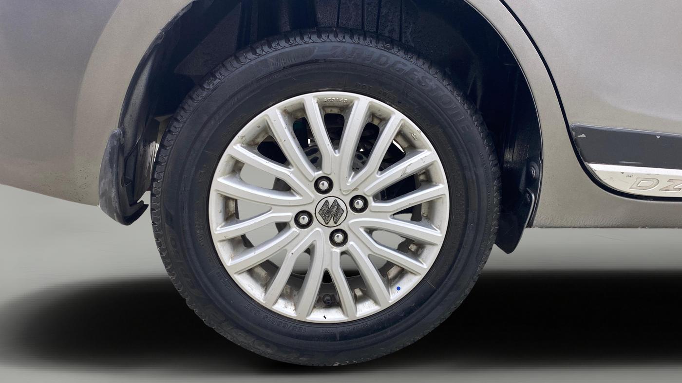 2019 Maruti Dzire ZXI, Petrol, Manual, 35,642 km, Right Rear Wheel