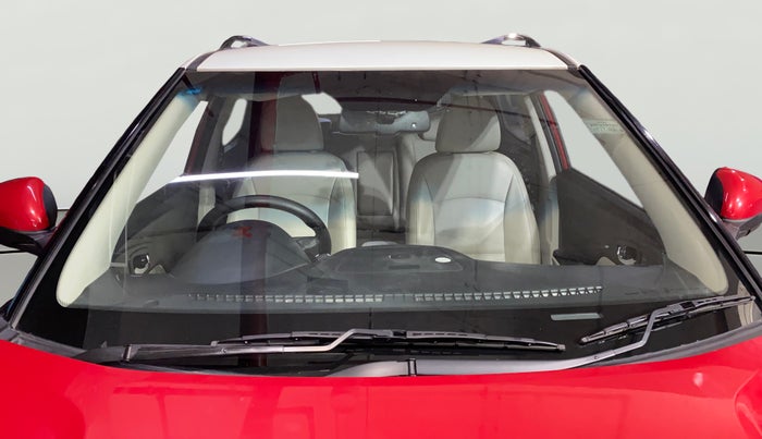 2021 Mahindra XUV300 W8(O) 1.2 PETROL DUAL TONE, Petrol, Manual, 5,206 km, Front Windshield