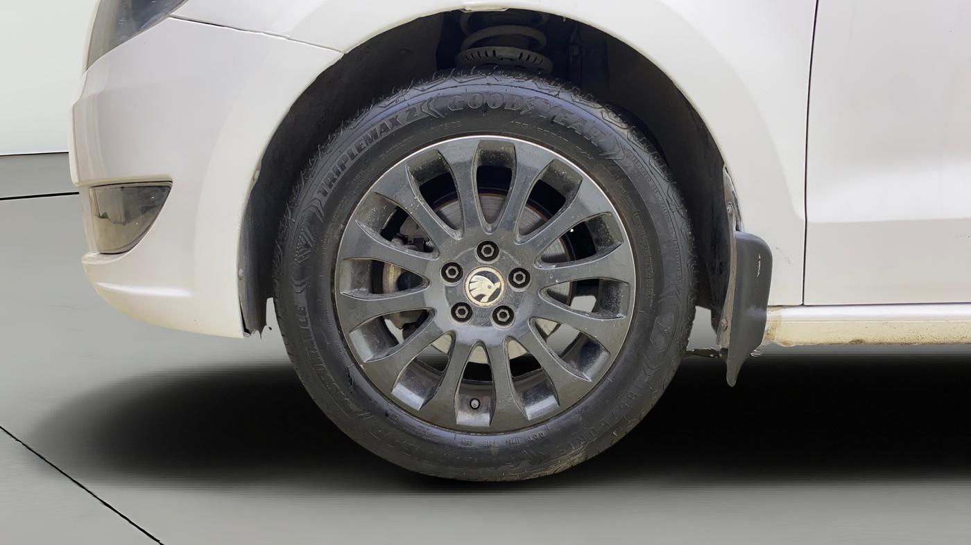 2014 Skoda Rapid 1.5 TDI CR ELEGANCE PLUS AT, Diesel, Automatic, 81,573 km, Left Front Wheel