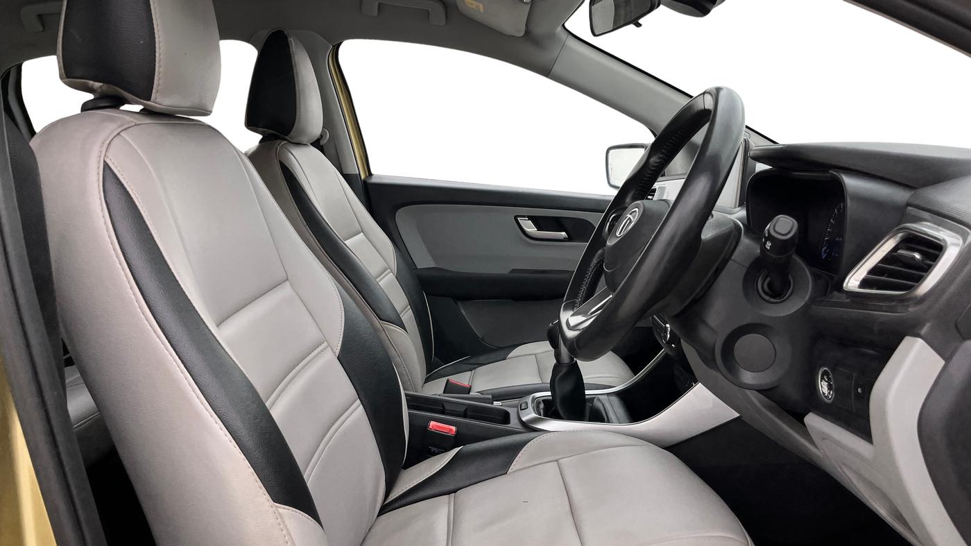 2020 Tata ALTROZ XZ PETROL, Petrol, Manual, 43,742 km, Right Side Front Door Cabin