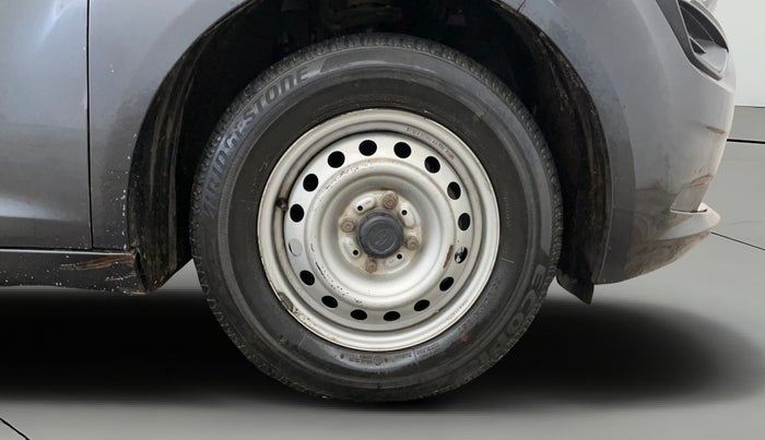 2020 Tata ALTROZ XE PETROL, Petrol, Manual, 28,916 km, Right Front Wheel