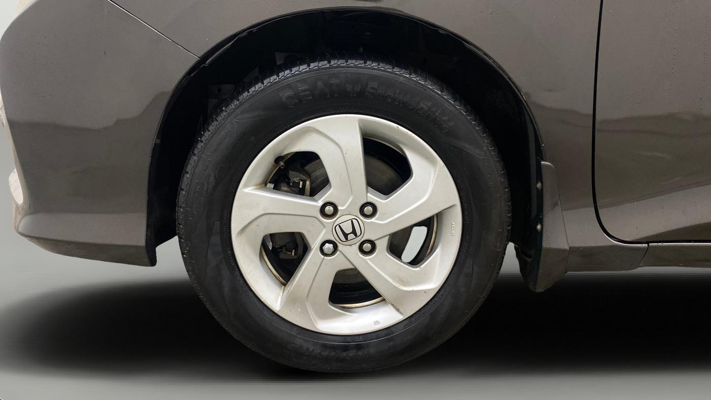 2014 Honda City 1.5L I-DTEC V, Diesel, Manual, 1,02,804 km, Left Front Wheel