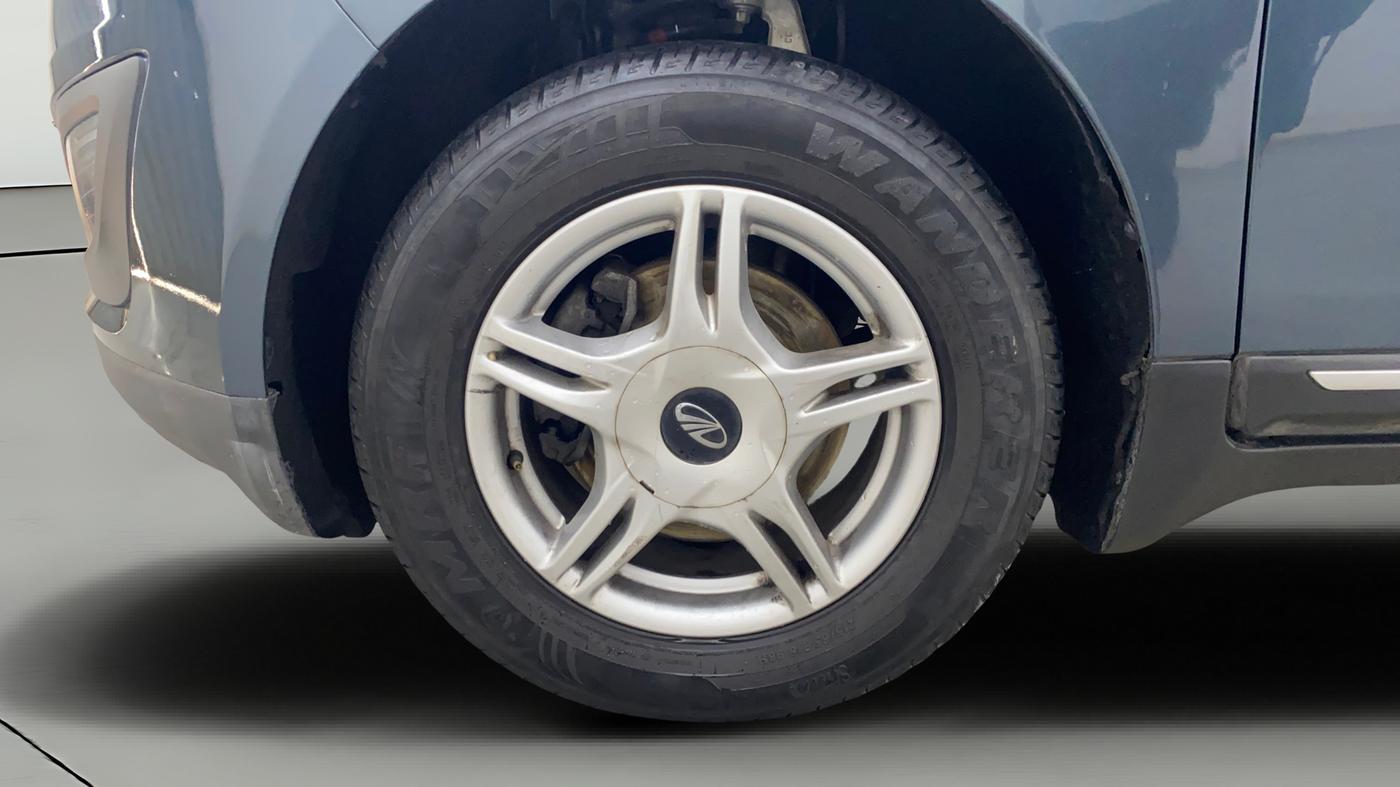 2018 Mahindra MARAZZO M6 7 STR, Diesel, Manual, 30,656 km, Left Front Wheel