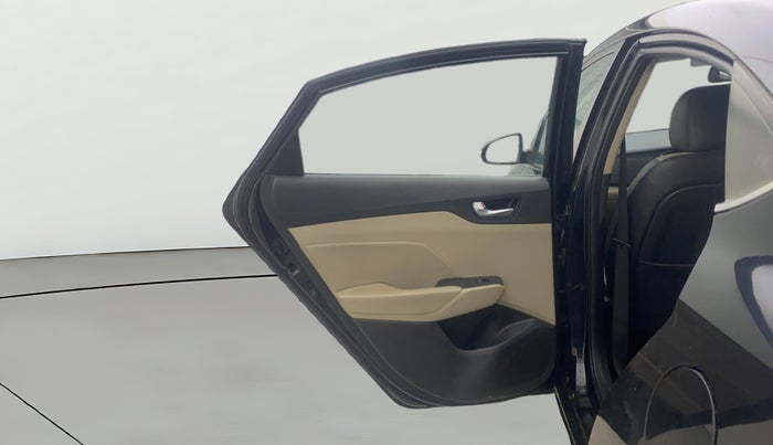 2017 Hyundai Verna 1.6 VTVT SX (O) AT, Petrol, Automatic, 34,773 km, LHS Rear Door