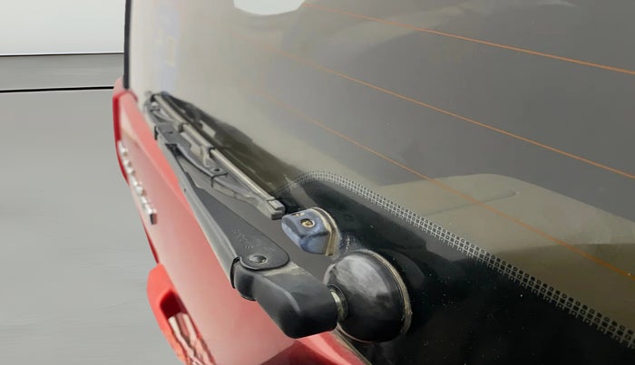 2017 Mahindra TUV300 T10 DUAL TONE, Diesel, Manual, 65,032 km, Rear Wiper