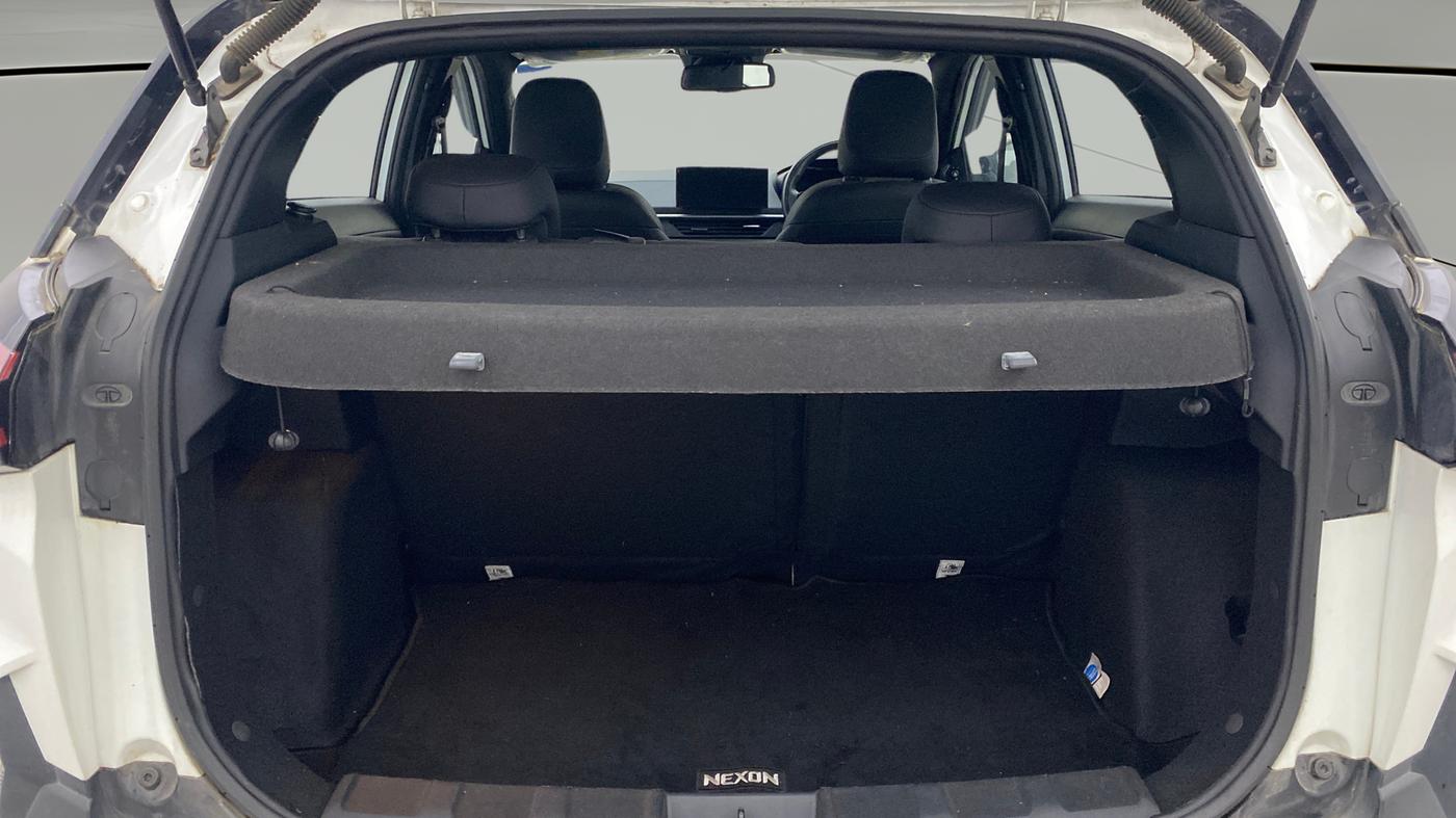 2024 Tata NEXON FEARLESS + SUNROOF DCA DUAL TONE 1.2 PETROL, Petrol, Automatic, 12,643 km, Boot Open Zoomed View