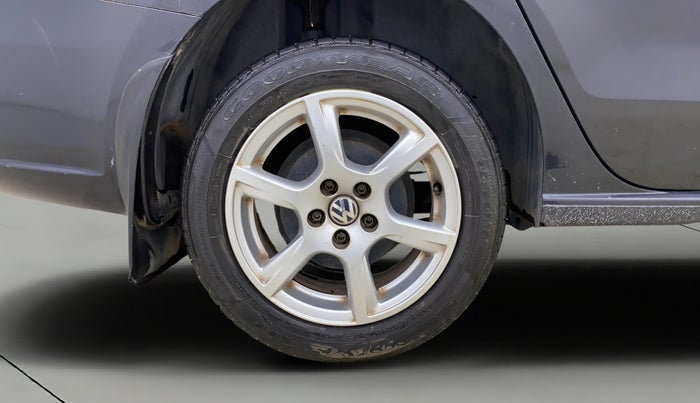 2013 Volkswagen Vento HIGHLINE 1.6 MPI, Petrol, Manual, 18,870 km, Right Rear Wheel