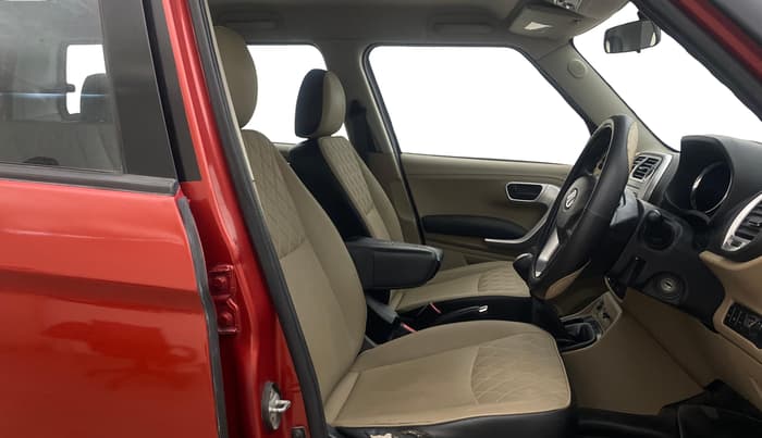 2018 Mahindra TUV300 T10 DUAL TONE, Diesel, Manual, 1,14,191 km, Right Side Front Door Cabin