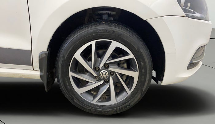 2017 Volkswagen Polo COMFORTLINE 1.2L, Petrol, Manual, 53,815 km, Right Front Wheel