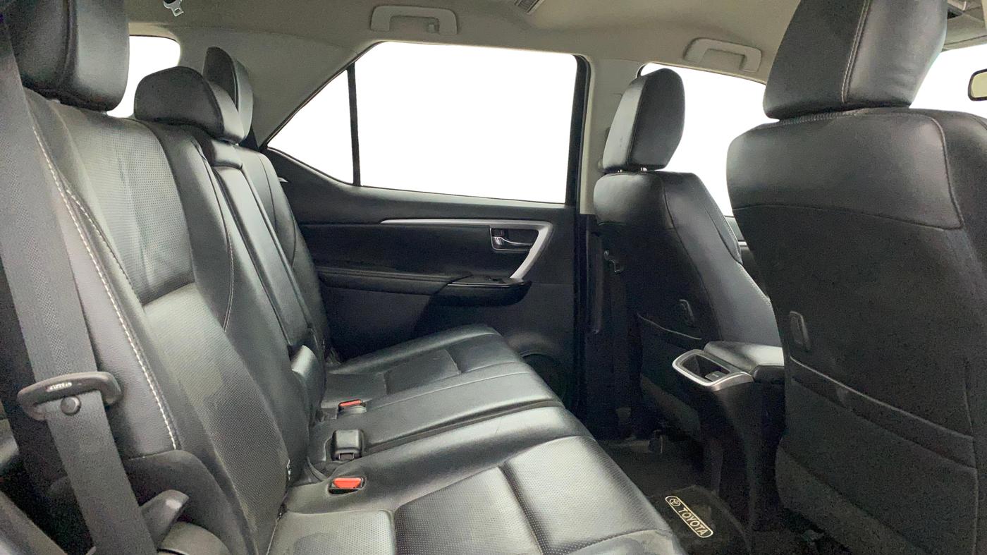 2021 Toyota Fortuner 2.8 4X2 MT, Diesel, Manual, 79,874 km, Right Side Rear Door Cabin