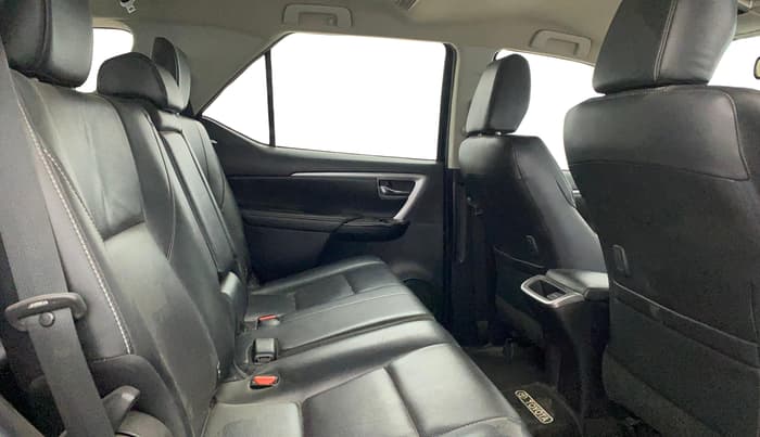 2021 Toyota Fortuner 2.8 4X2 MT, Diesel, Manual, 79,874 km, Right Side Rear Door Cabin