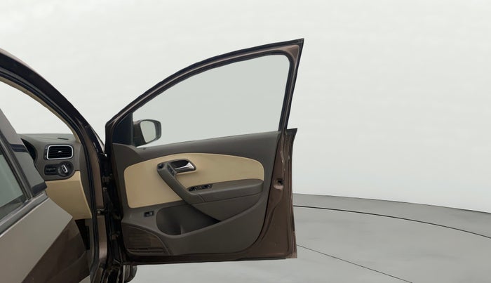 2015 Volkswagen Vento HIGHLINE 1.6 MPI, Petrol, Manual, 71,482 km, RHS Front Door