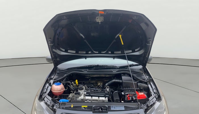 2015 Volkswagen Polo COMFORTLINE 1.2L, Petrol, Manual, 73,819 km, Open Bonet