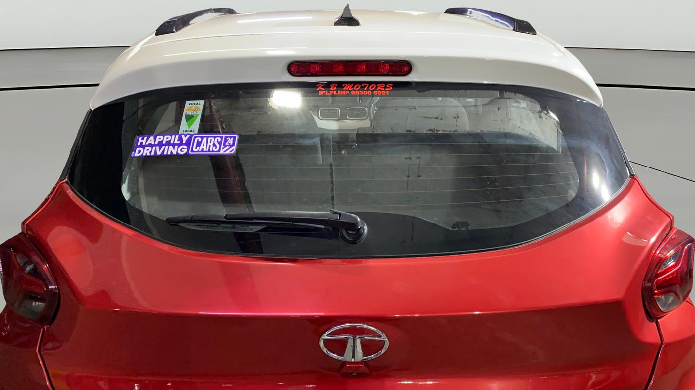 2023 Tata PUNCH Creative Dual Tone MT Sunroof, Petrol, Manual, 14,126 km, Rear Windshield