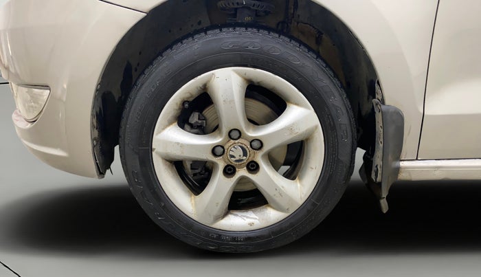 2013 Skoda Rapid AMBITION 1.6 TDI CR MT PLUS, Diesel, Manual, 1,04,812 km, Left Front Wheel