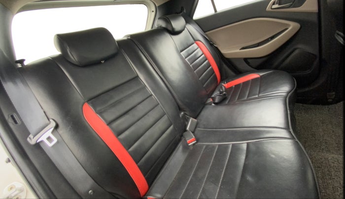 2016 Hyundai Elite i20 ASTA 1.2 (O), Petrol, Manual, 61,013 km, Right Side Rear Door Cabin