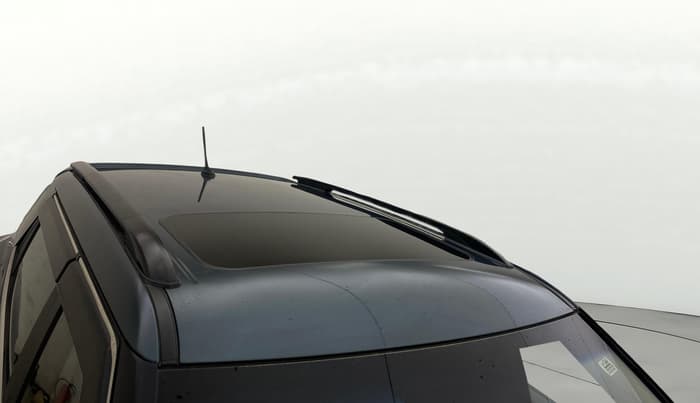 2022 Mahindra XUV300 W8 (O) 1.2 PETROL AMT, Petrol, Automatic, 1,19,785 km, Roof