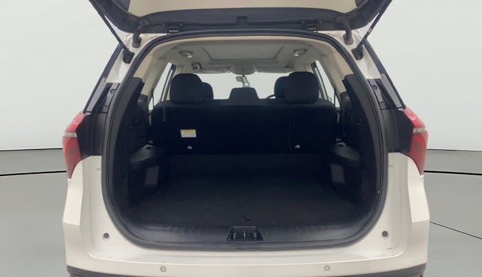 2022 Mahindra XUV700 AX 5 P AT 5 STR, Petrol, Automatic, 22,173 km, Boot Open Zoomed View