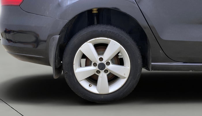 2014 Skoda Rapid ELEGANCE 1.6 MPI MT, Petrol, Manual, 80,416 km, Right Rear Wheel