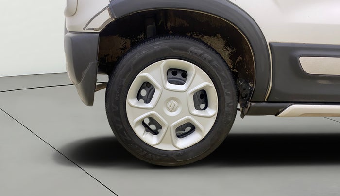 2019 Maruti S PRESSO VXI AMT, CNG, Automatic, 32,974 km, Right Rear Wheel