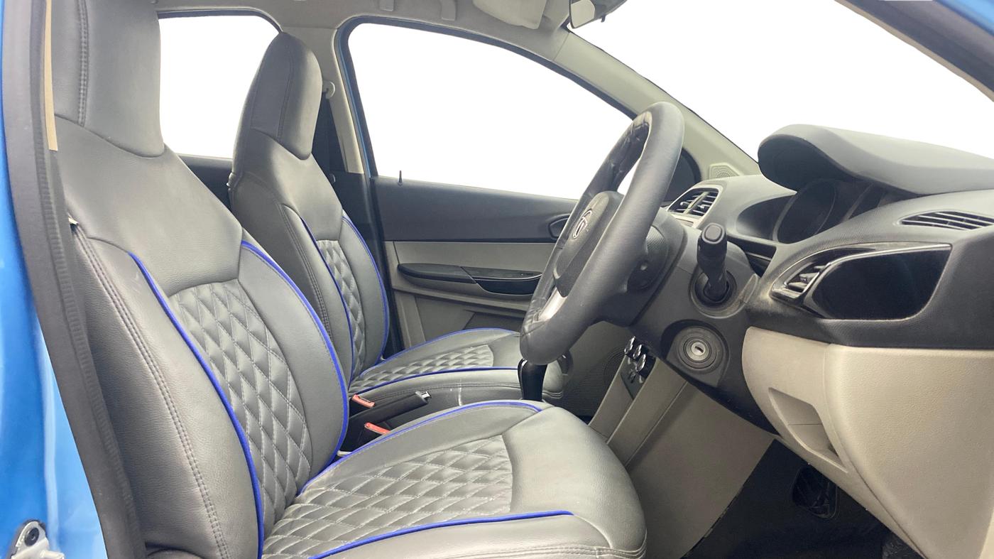2016 Tata Tiago XT PETROL, Petrol, Manual, 37,954 km, Right Side Rear Door Cabin