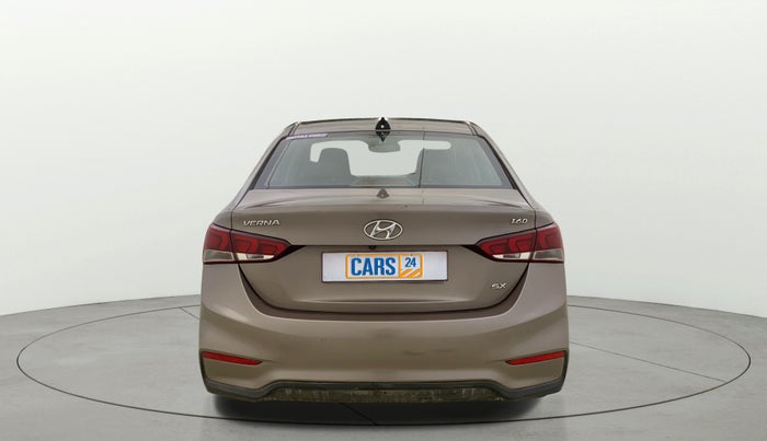 2017 Hyundai Verna 1.6 SX (O) CRDI MT, Diesel, Manual, 1,22,280 km, Back/Rear