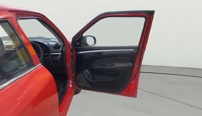 2016 Maruti Swift LXI (O), CNG, Manual, 91,835 km, RHS Front Door