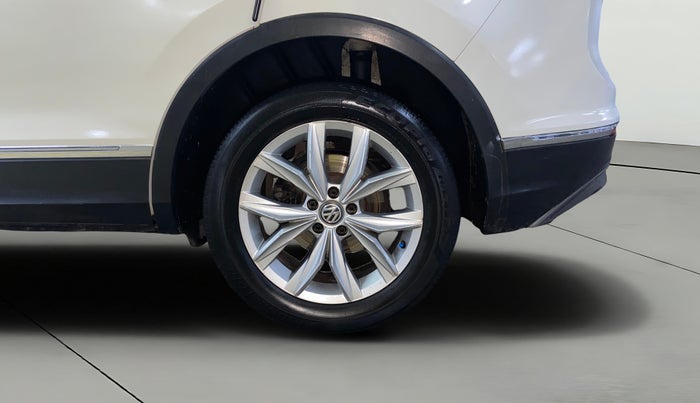 2019 Volkswagen TIGUAN HIGHLINE TDI AT, Diesel, Automatic, 1,21,122 km, Left Rear Wheel