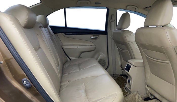 2015 Maruti Ciaz ZXI+, Petrol, Manual, 57,869 km, Right Side Rear Door Cabin