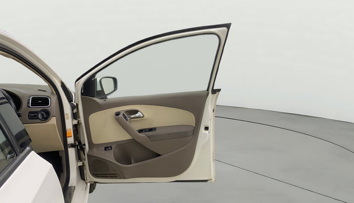 2013 Skoda Rapid AMBITION 1.6 TDI CR MT PLUS ALLOY, Diesel, Manual, 1,19,608 km, RHS Front Door