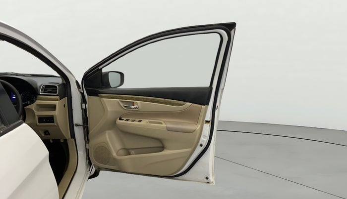 2020 Maruti Ciaz DELTA 1.5 SHVS MT PETROL, Petrol, Manual, 58,644 km, RHS Front Door