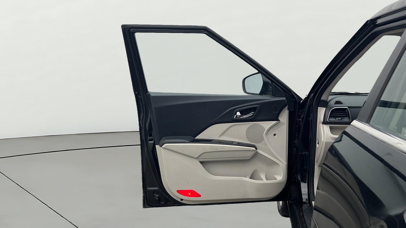 2019 Mahindra XUV300 W8 1.2 PETROL, Petrol, Manual, 55,445 km, LHS Front Door