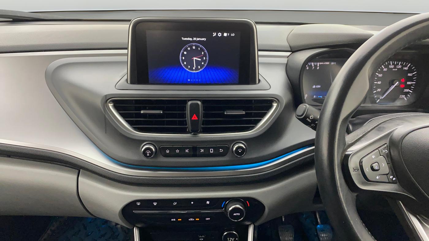 2020 Tata ALTROZ XZ PETROL, Petrol, Manual, 32,192 km, Air Conditioner