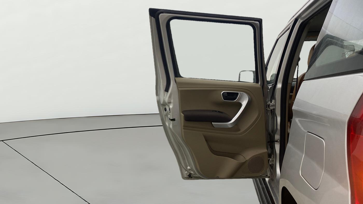 2017 Mahindra TUV300 T8, Diesel, Manual, 31,985 km, LHS Rear Door