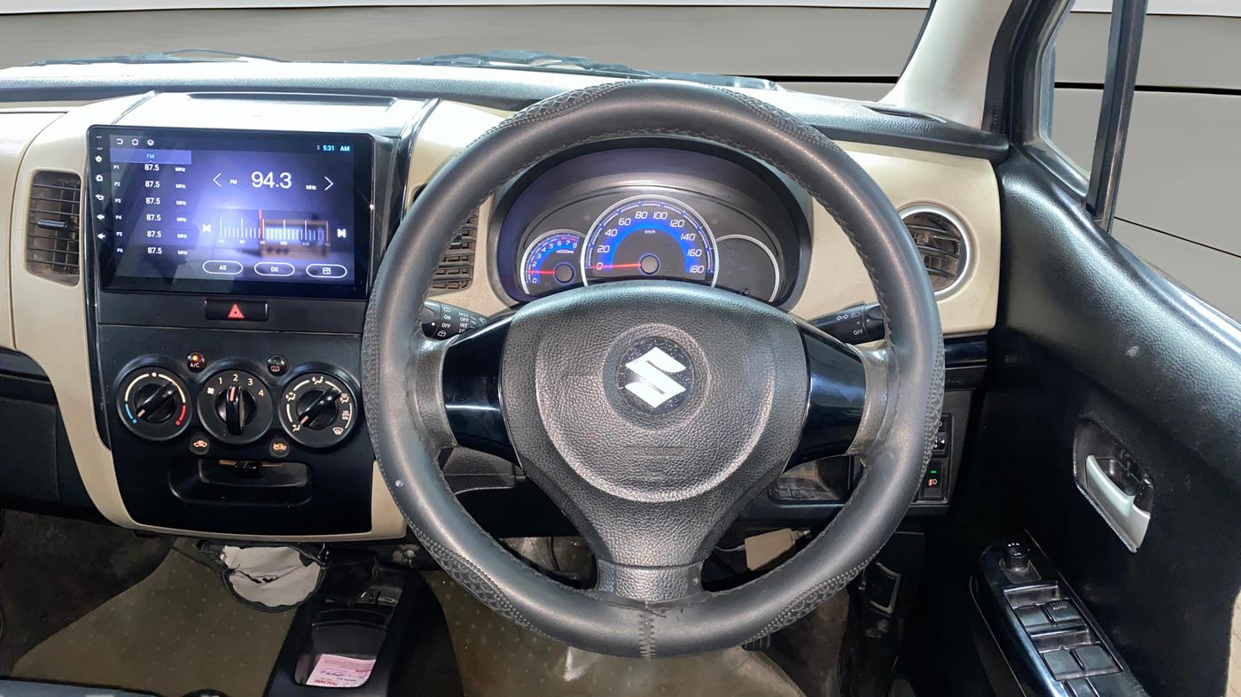 2017 Maruti Wagon R 1.0 VXI+, Petrol, Manual, 93,162 km, Steering Wheel Close Up