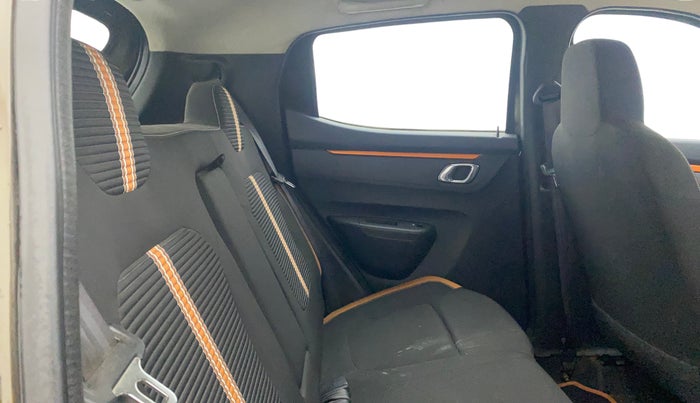 2020 Renault Kwid CLIMBER 1.0 AMT (O), Petrol, Automatic, 40,442 km, Right Side Rear Door Cabin