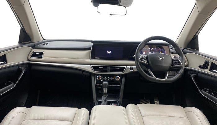 2022 Mahindra XUV700 AX 7 LUXURY D AWD AT 7 STR, Diesel, Automatic, 82,634 km, Dashboard