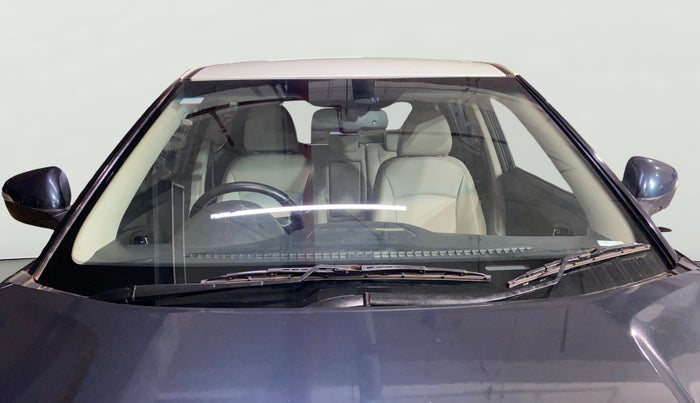 2021 Mahindra XUV300 W8 (O) 1.5 DIESEL AMT DUAL TONE, Diesel, Automatic, 43,126 km, Front Windshield