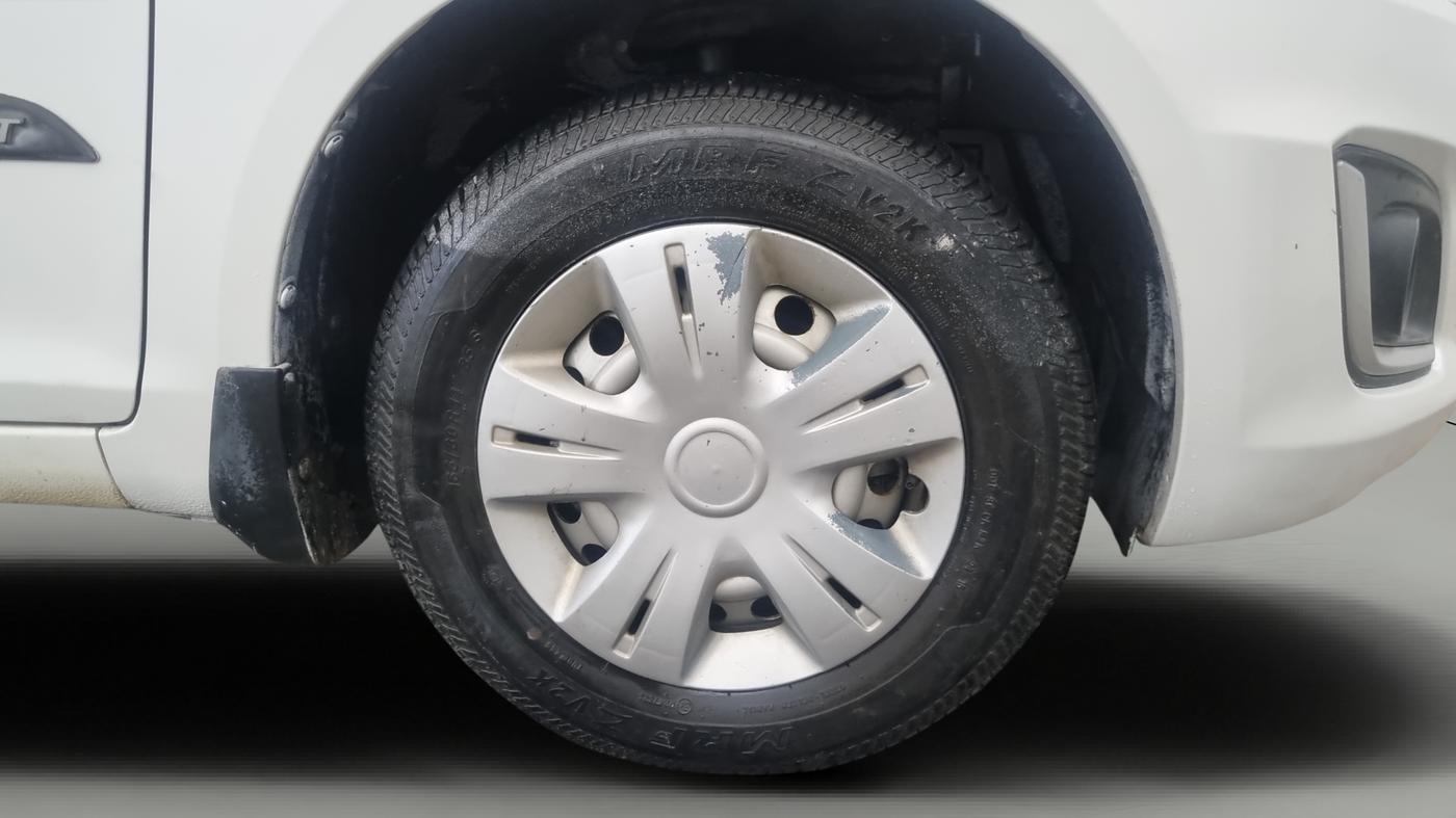 2015 Maruti Swift LXI (O), Petrol, Manual, 23,287 km, Right Front Wheel