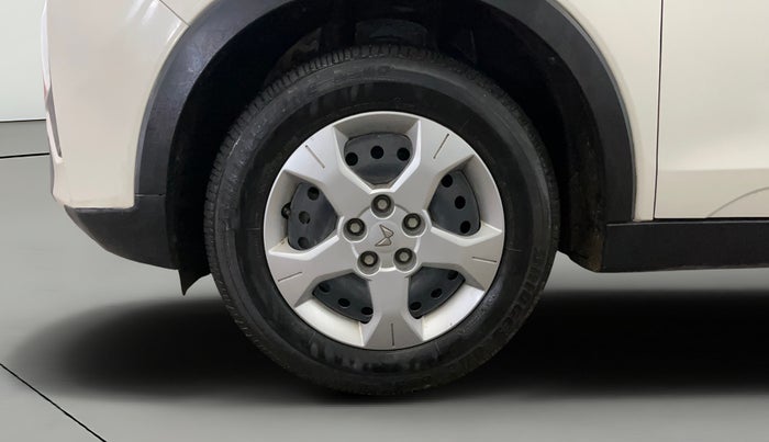 2023 Mahindra XUV300 W6 1.2 PETROL AMT, Petrol, Automatic, 39,599 km, Left Front Wheel