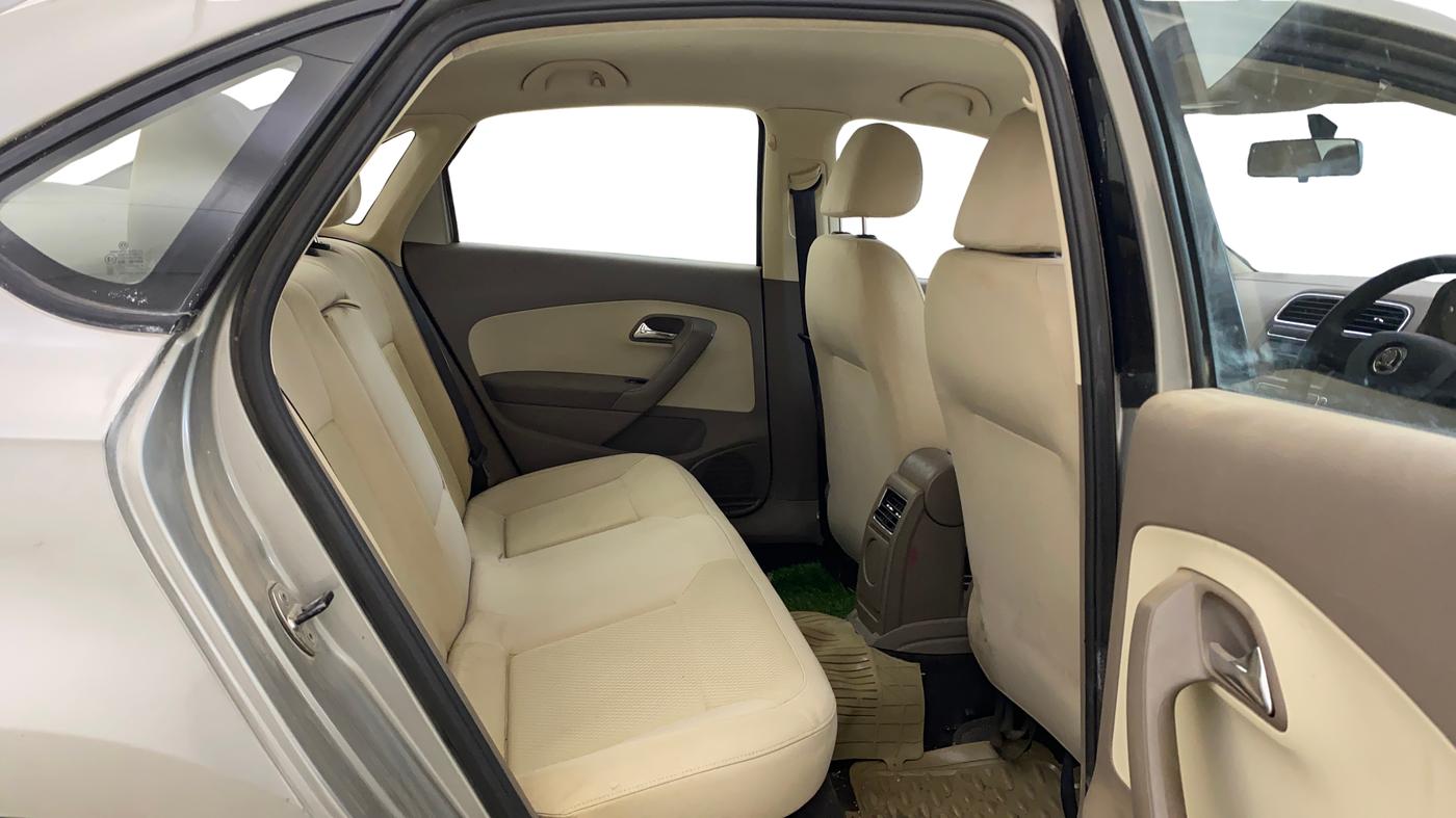 2013 Skoda Rapid AMBITION 1.6 MPI MT PLUS, Petrol, Manual, 66,030 km, Right Side Rear Door Cabin