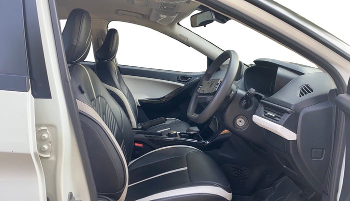2024 Tata NEXON Pure 1.5 Revotorq 6AMT, Diesel, Automatic, 57,136 km, Right Side Front Door Cabin