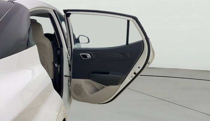 2022 Hyundai AURA SX 1.2 CNG, CNG, Manual, 1,22,124 km, RHS Rear Door