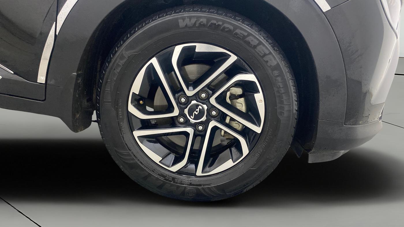 2023 KIA CARENS LUXURY PLUS 1.5 PETROL DCT 7 STR, Petrol, Automatic, 45,410 km, Right Front Wheel
