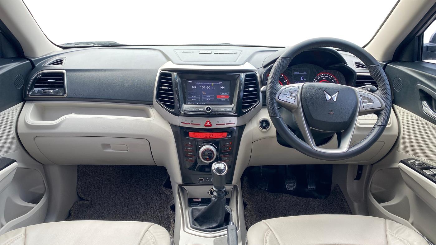 2022 Mahindra XUV300 W8 1.2 PETROL, Petrol, Manual, 15,635 km, Dashboard